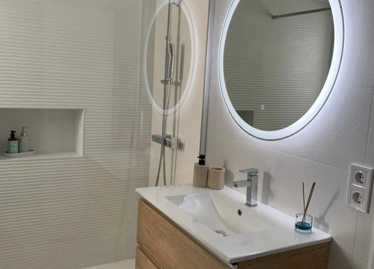 Apartamento Con Vistas Al Mar A 1 Min De La Playa Malaga Apartment